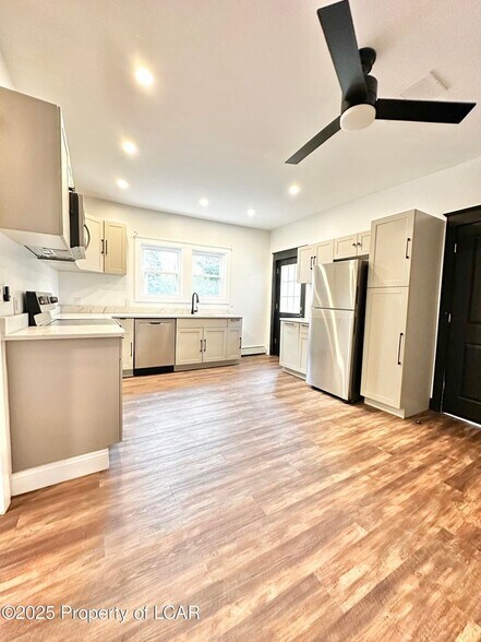 Building Photo - 44 Shoemaker St