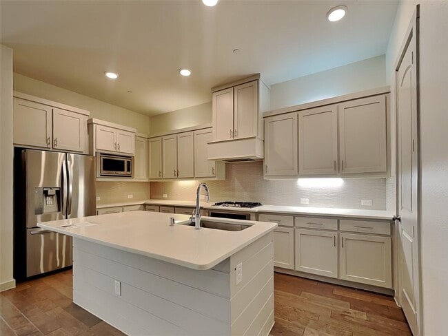 Building Photo - 7362 Sprangletop St