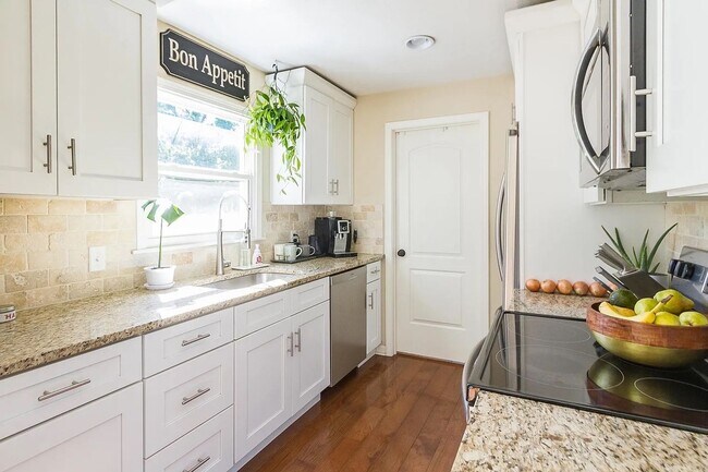 Building Photo - Gorgeous 3 Bedroom 2 Bathroom in Prairie V...