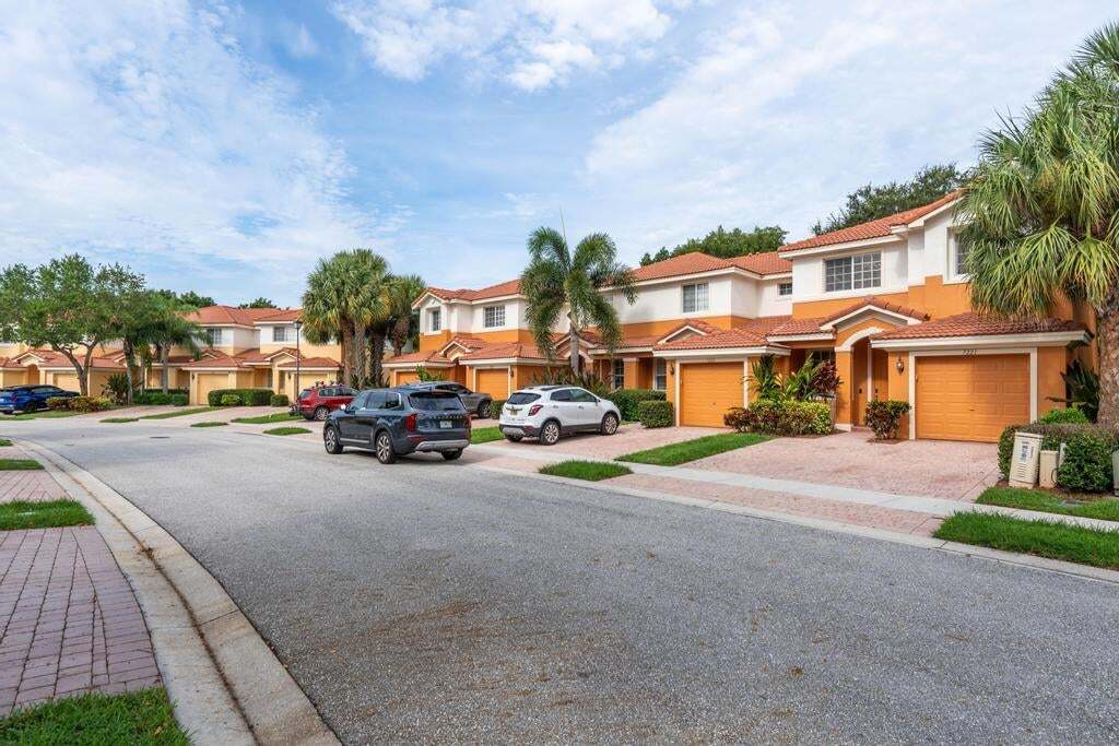 Building Photo - 7221 Briella Dr