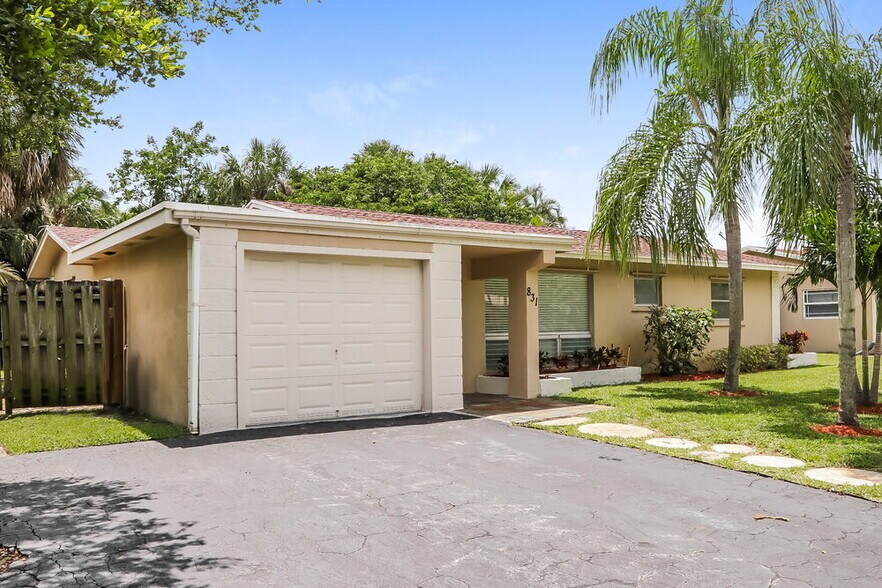 Building Photo - 831 NW 43rd Ave