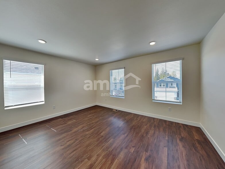 Building Photo - 4739 86th Ave NE