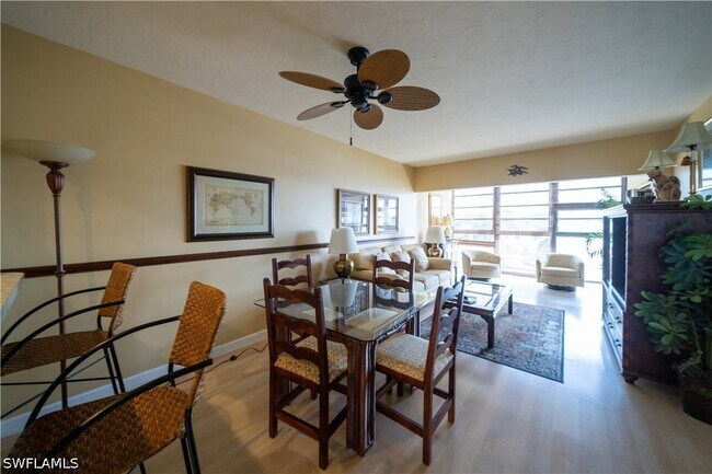 Building Photo - 807 River Point Dr