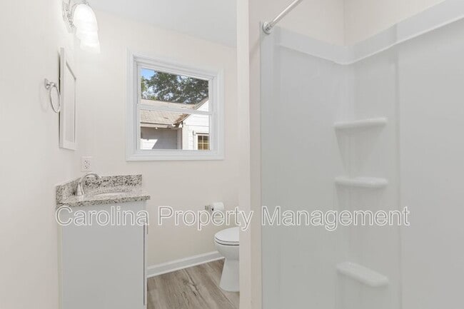 Building Photo - 660 Chestnut St