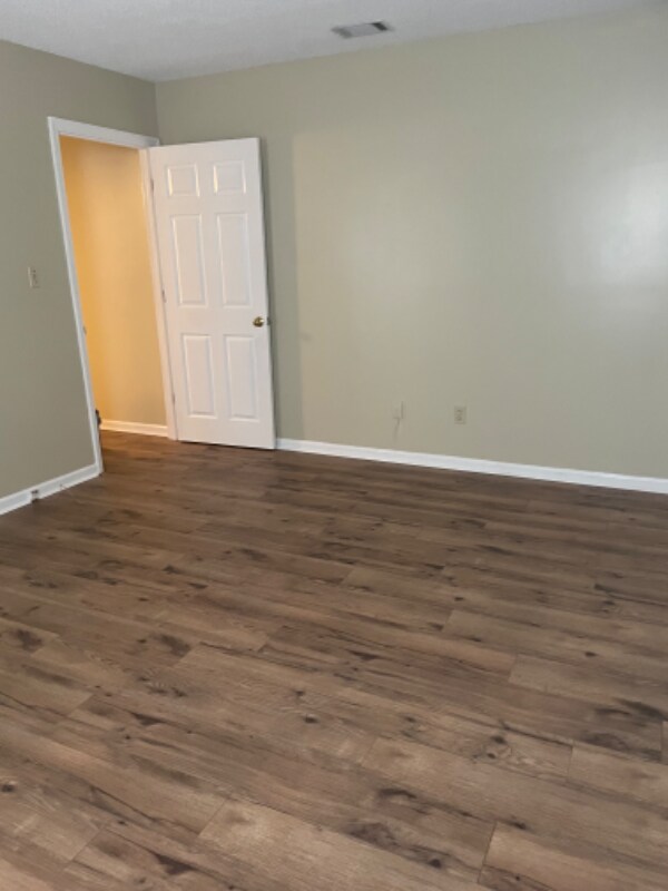 Building Photo - 1931 Stuart Ave