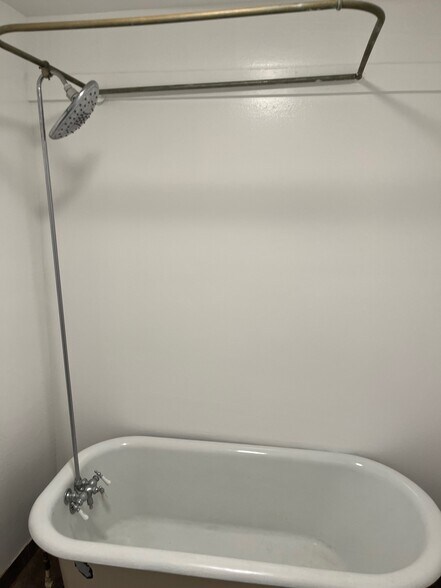 Building Photo - 619 Caroline St