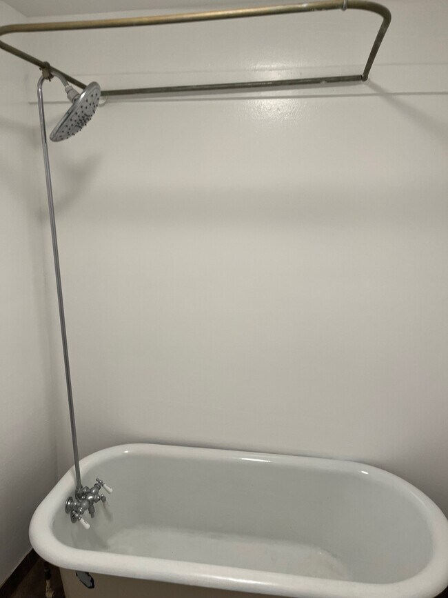 Building Photo - 619 Caroline St