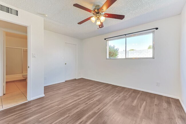 Building Photo - 4806 S Dorsey Ln