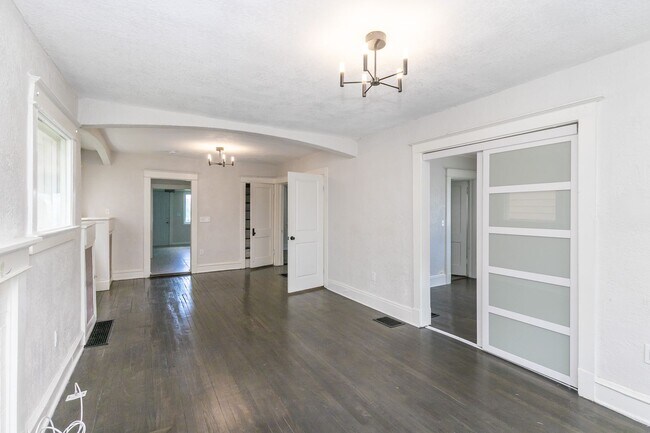 Building Photo - 2024 E 48th Terrace