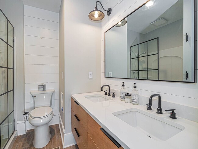 Building Photo - 6175 S Mirror Lake Dr