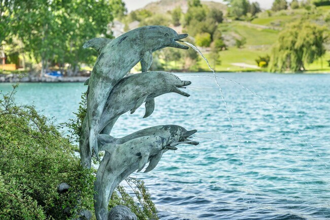 Building Photo - LAKEFRONT LUXURY ON LAKE STANLEY | FULLY FURNISHED + UTILITIES INCLUDED IN GUARDED LAKERIDGE SHORES