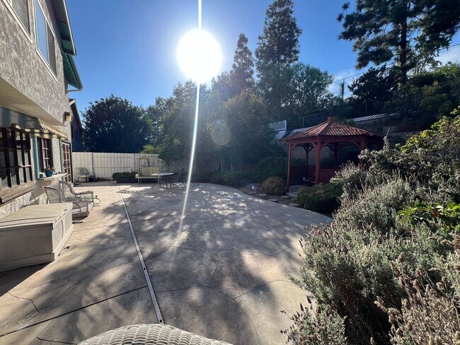 Building Photo - Stunning 4 Bedroom, 3 Bath Tierrasanta Hom...