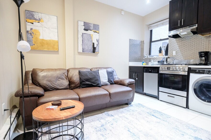 Building Photo - 5 W 101st St