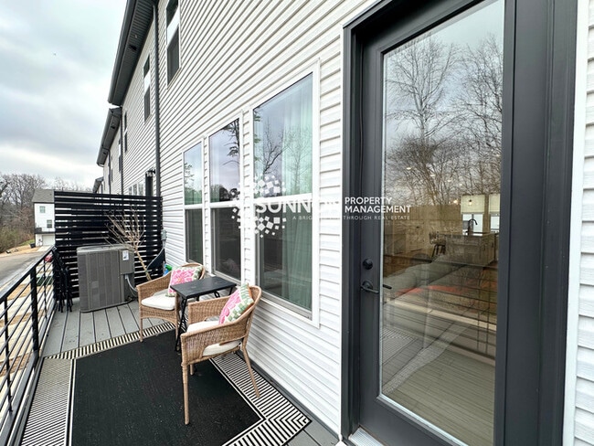 Building Photo - New 3 Bed Townhome in Mineral Springs