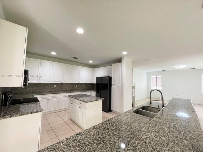 Building Photo - 7636 SW 193rd Ln