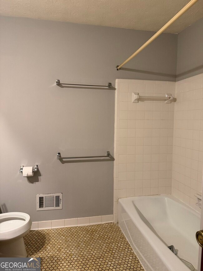 Building Photo - 8282 Dawn Dr
