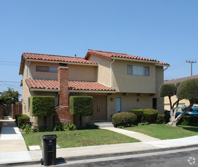 Building Photo - 16541 Hillview Cir