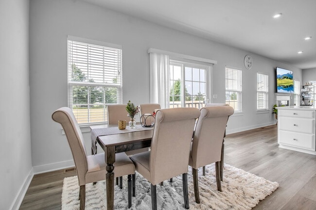 Building Photo - 4966 Brauer Dr