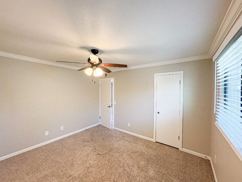 Building Photo - 515 E Dunbar Dr