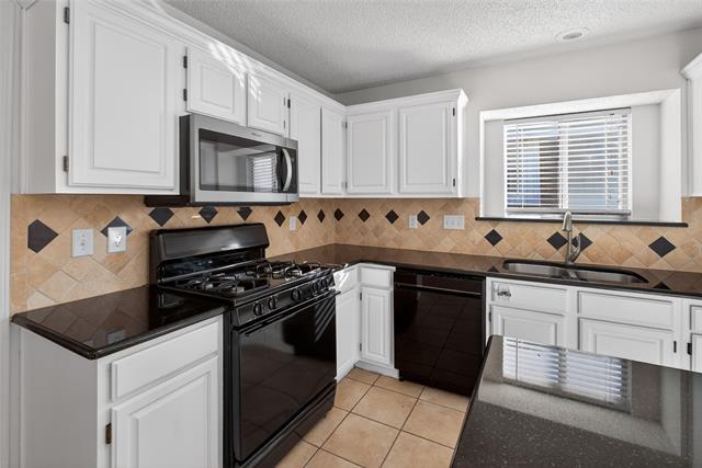 Building Photo - 1302 Silver Maple Dr