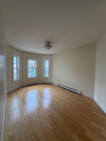 Building Photo - 48 Porter St