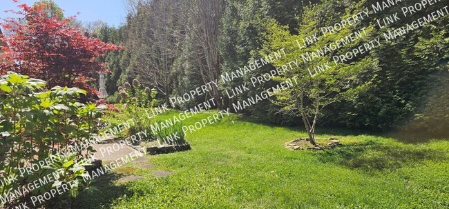 Building Photo - Don't Miss this 3/2 in Hixson for $2000 in...
