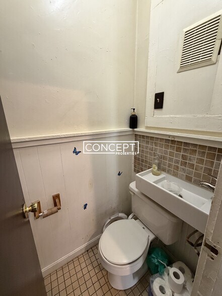 Building Photo - 75 Intervale St