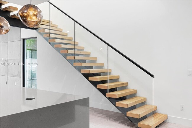 Building Photo - 813 NE 17th Terrace