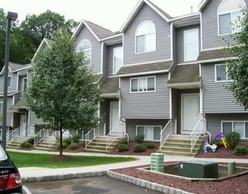 Primary Photo - 104 Arlington Ct