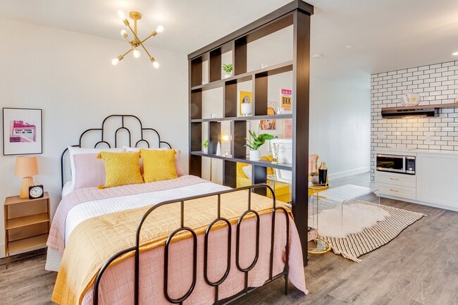 Building Photo - The Empire