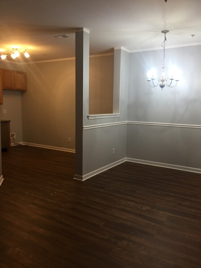 Building Photo - 321 Gilman Ln
