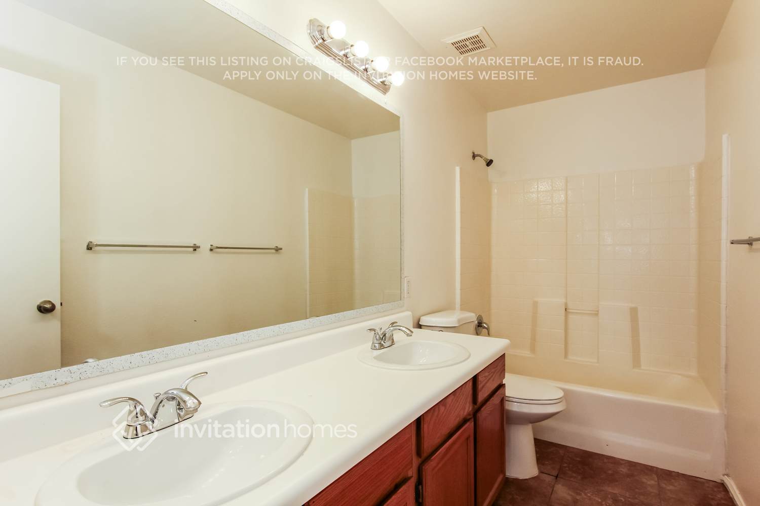 Building Photo - 3049 W Country Club Terrace