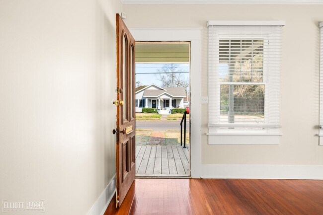 Building Photo - 2301 Hill St