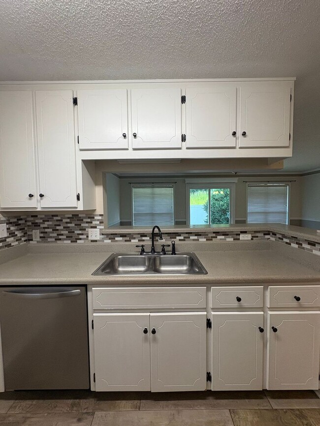 Building Photo - Dunwoody Subdivision