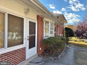 Building Photo - 2712 Finch St