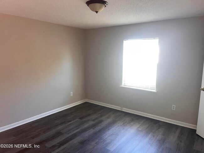 Building Photo - 10901 Hardwick Ln