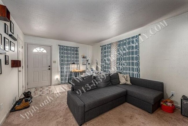 Building Photo - Beautiful KCK Home for Rent in Highland Crest Neighborhood-Available in MARCH!!