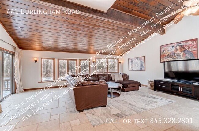 Building Photo - 441 Burlingham Rd