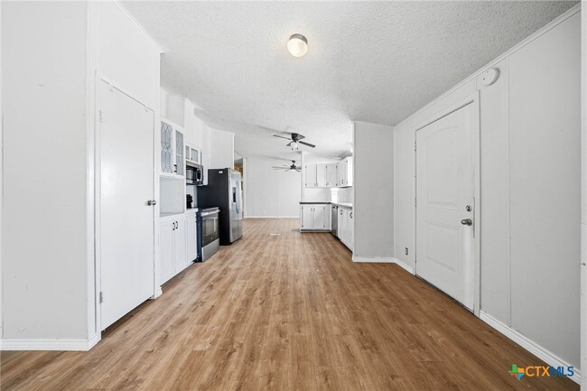 Building Photo - 3034 Barr Ln