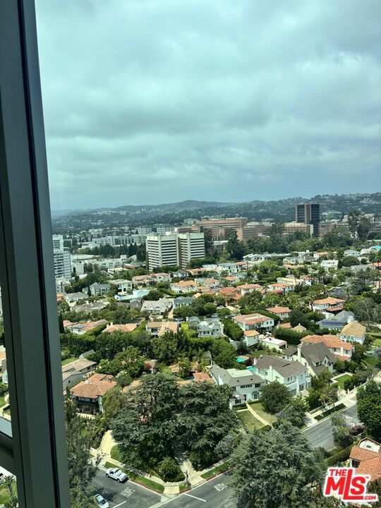 Building Photo - 10727 Wilshire Blvd