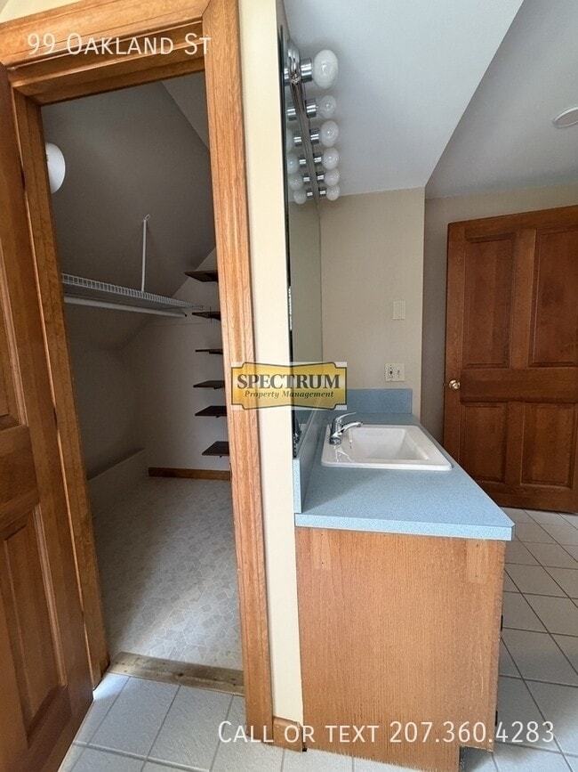 Building Photo - 99 Oakland St