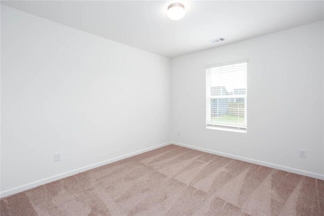 Building Photo - 590 River Run Dr