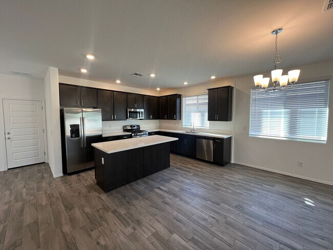 Building Photo - Gorgeous Newer Build 4 Bed/3 Bath in Rancho Cabrillo