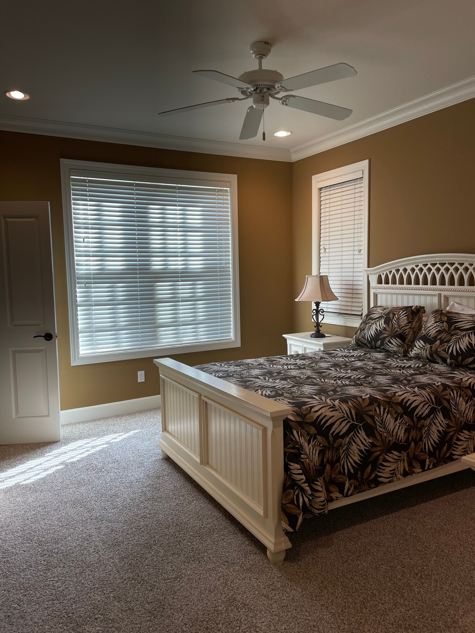 Building Photo - 415 E Romana St