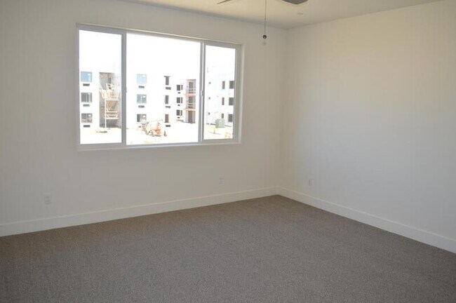 Building Photo - 2465 Pineda Dr