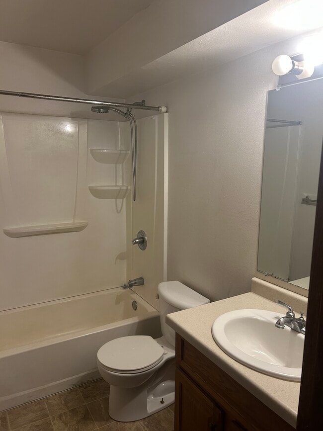 Bathroom - Lakeshore Apartments
