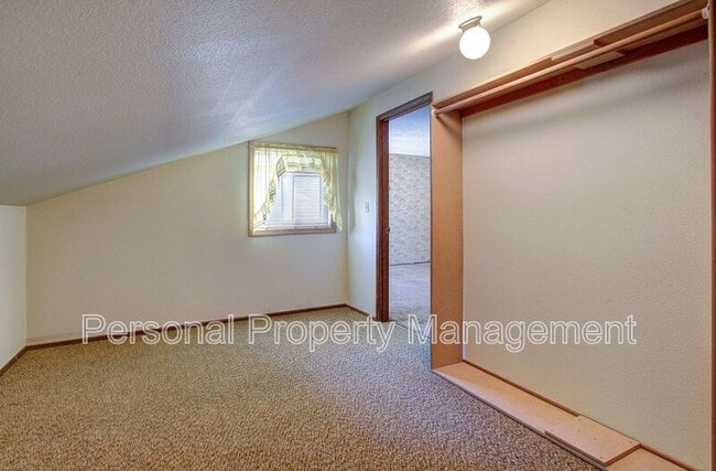Building Photo - 4613 E 18th St