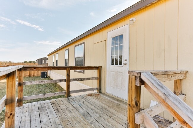 Building Photo - 15716 Country Way