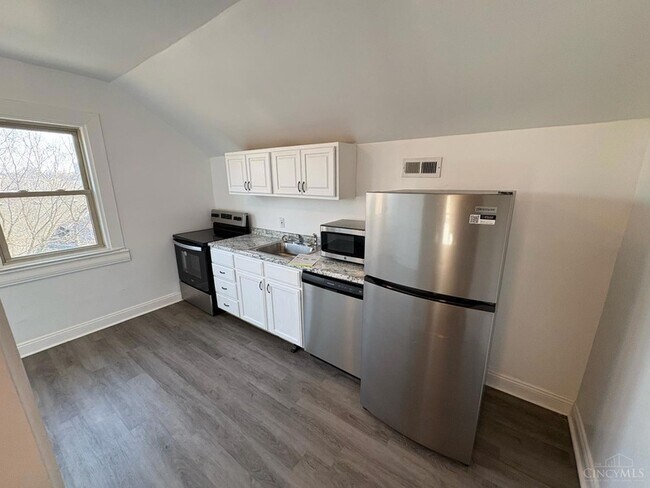 Building Photo - 2218 Highland Ave