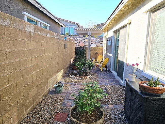 Building Photo - Summerlin West Community!!